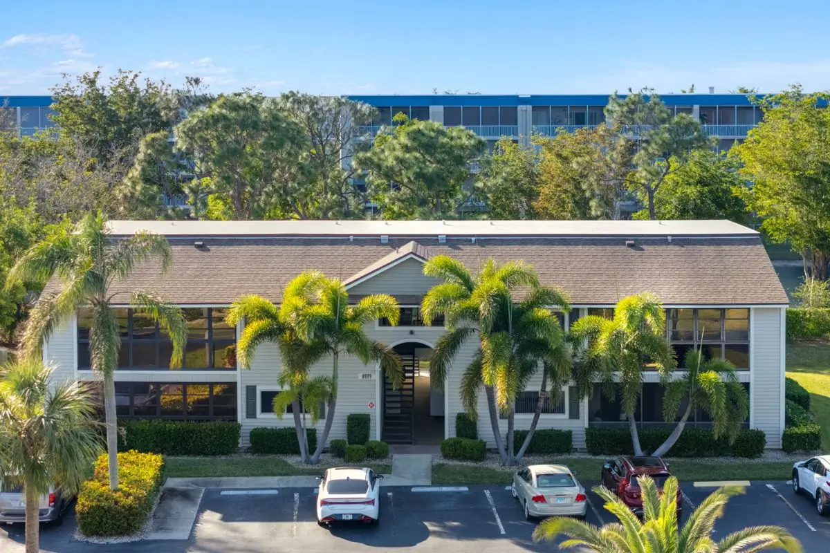 8171 S Woods Cir #8, Ft Myers